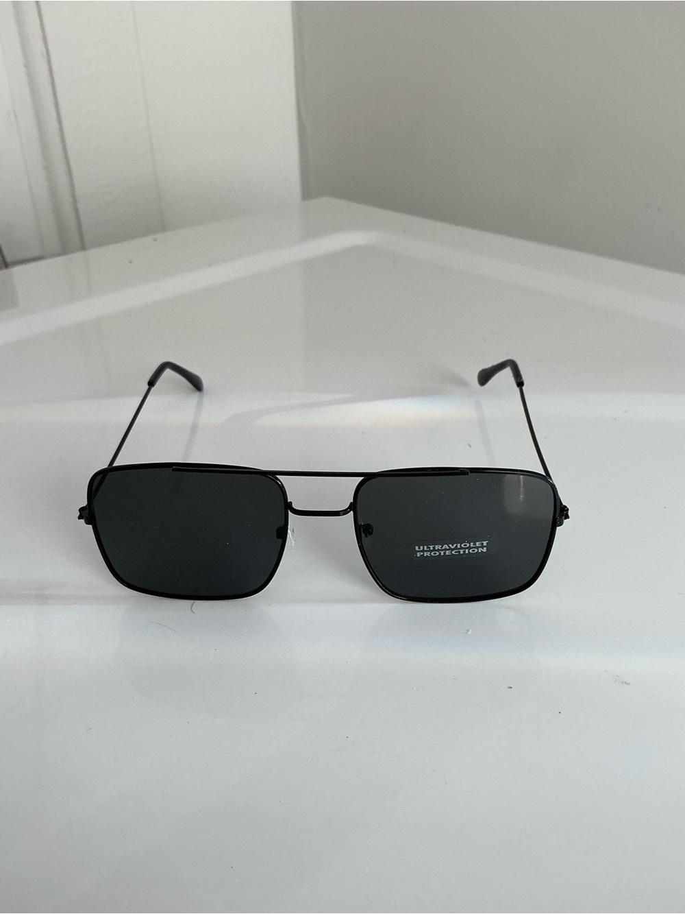 Men's Black Metal Frame Sunglasses with UV Protection